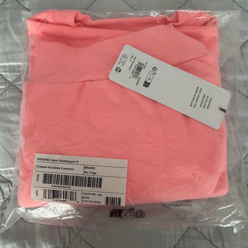 Alo Yoga Neon Bubblegum Cropped Accolade Sweatshirt